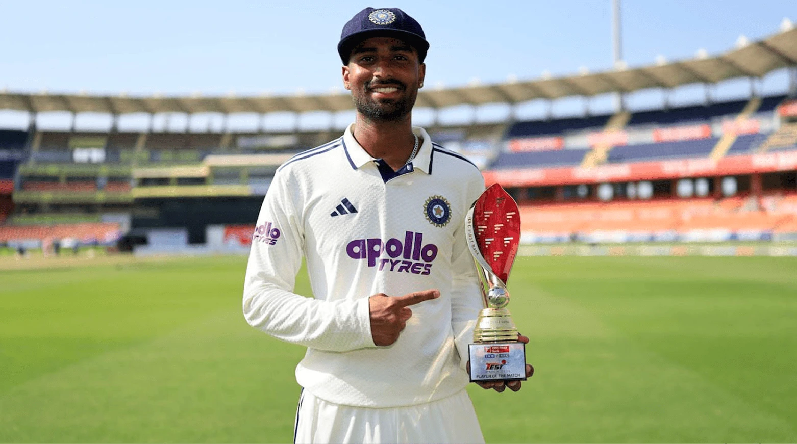 Warwickshire sign Manav Suthar for two County games